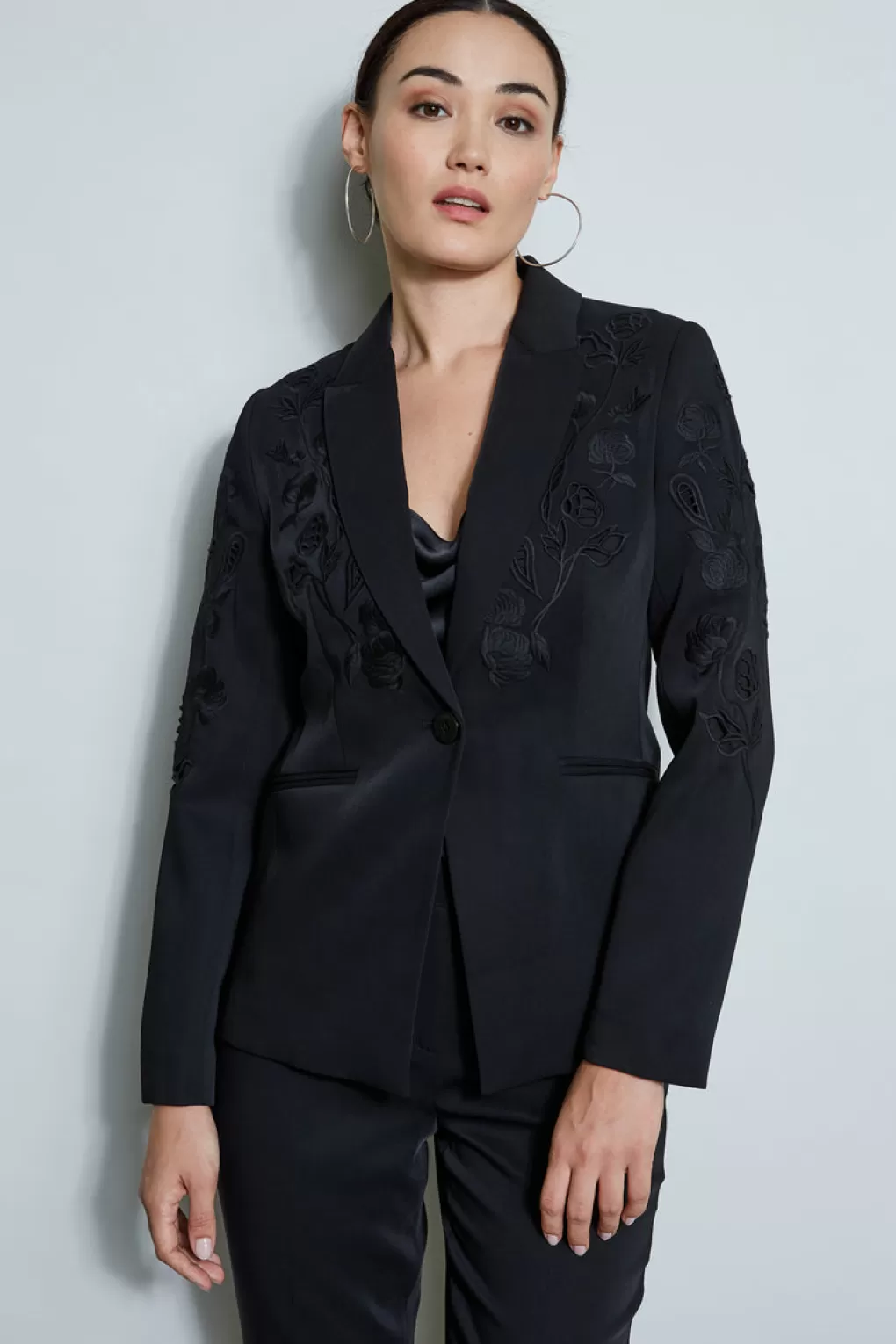 Clearance Elie Tahari Embroidered Crepe Blazer NOIR