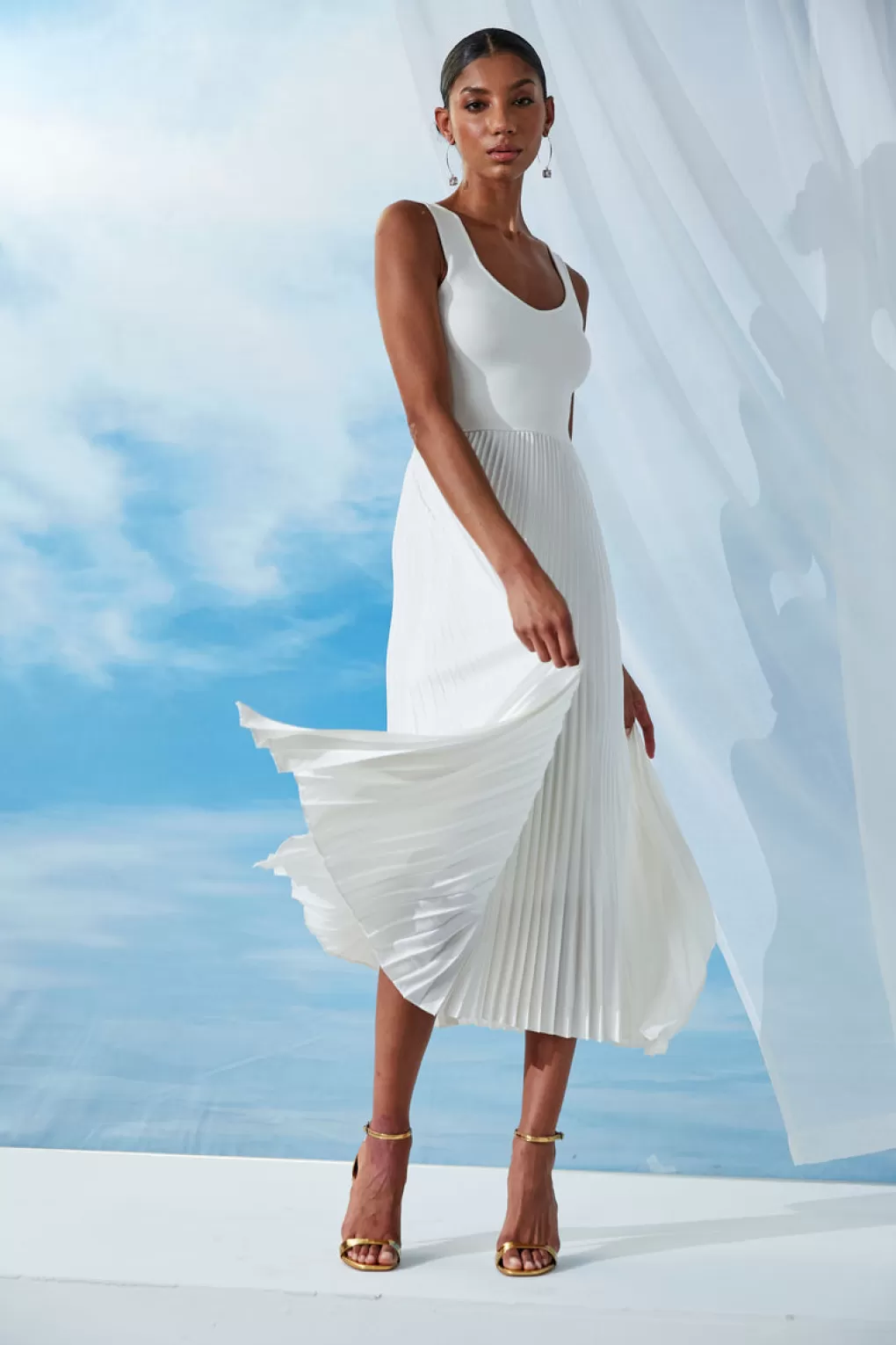 Hot Elie Tahari Sleeveless Contour Pleated Midi Dress Sky White